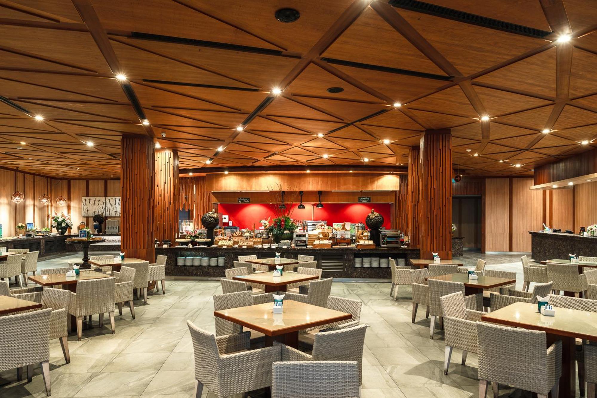 Splash Beach Resort, Maikhao Phuket - Sha Extra Plus Mai Khao Exterior photo The interior of the restaurant