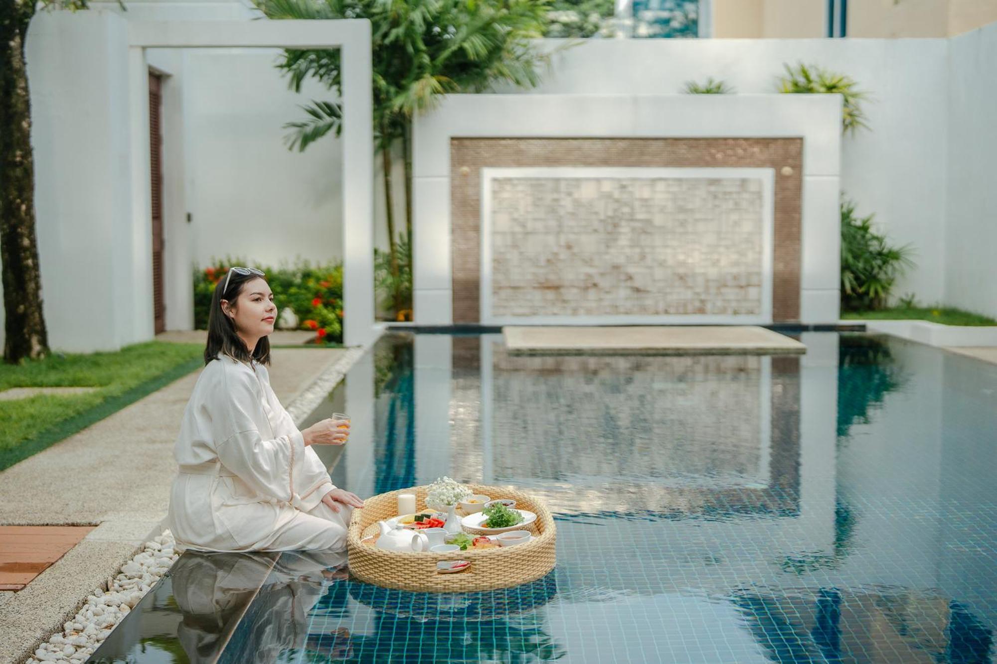 Splash Beach Resort, Maikhao Phuket - Sha Extra Plus Mai Khao Exterior photo A woman relaxing at a poolside