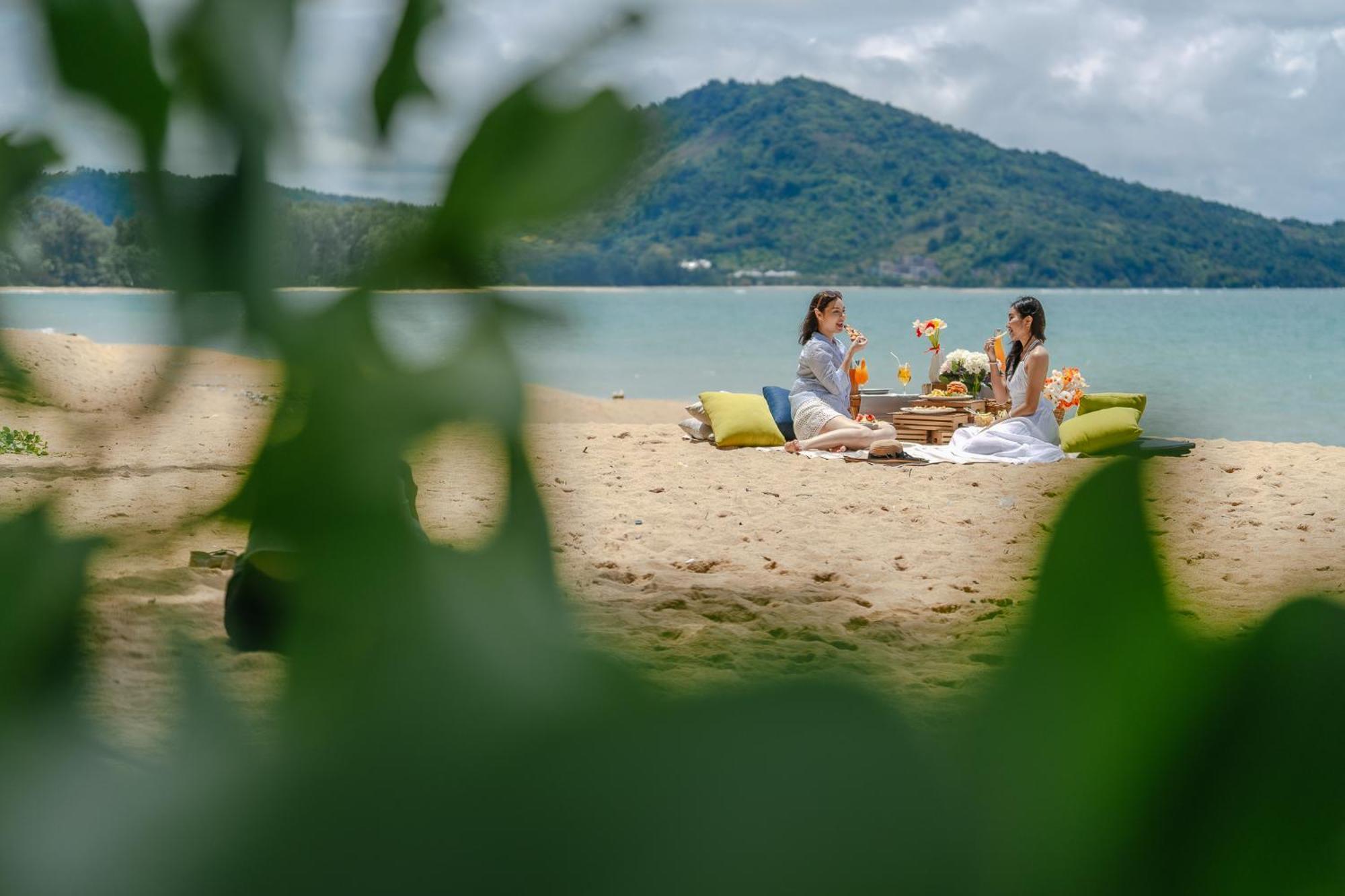 Splash Beach Resort, Maikhao Phuket - Sha Extra Plus Mai Khao Exterior photo A picnic on the beach